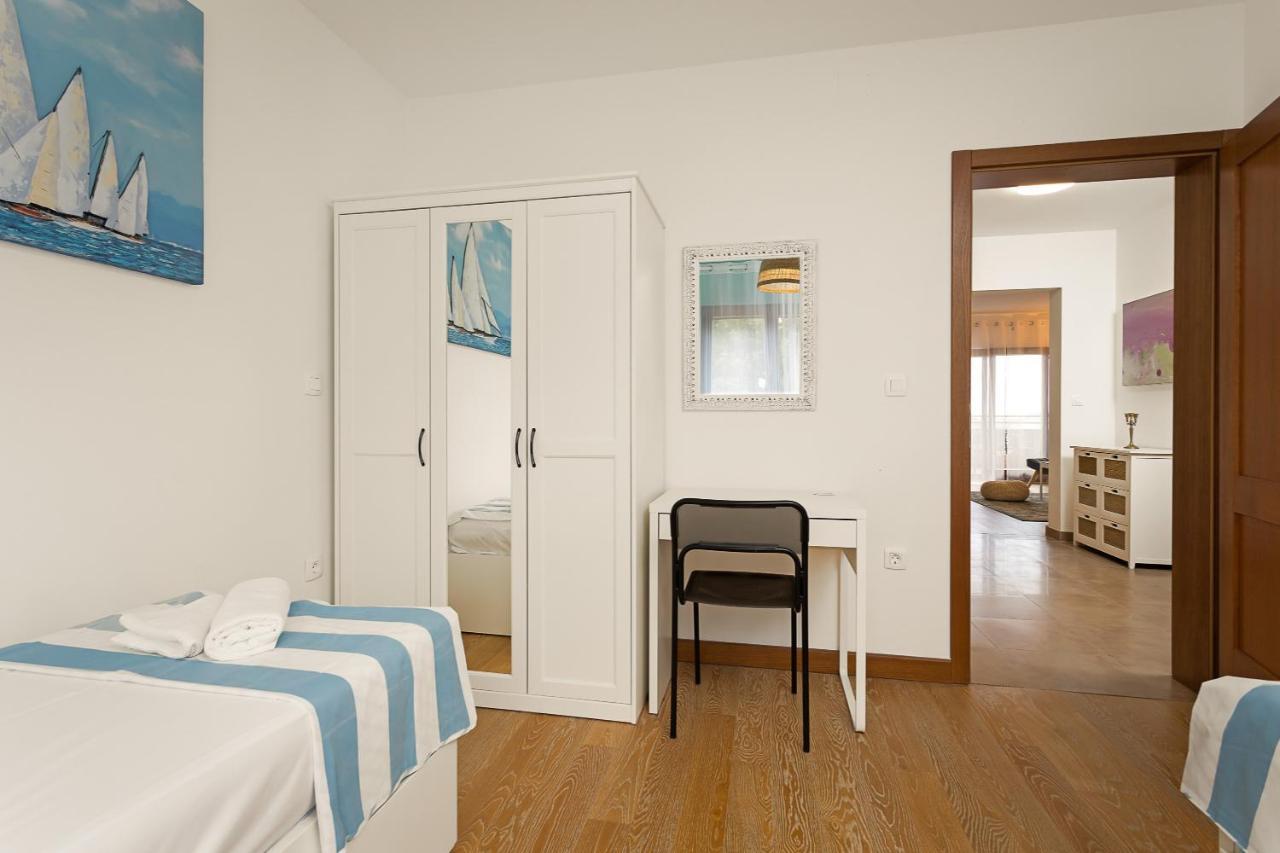 Apartments Cesare With Shared Pool Ližnjan Exterior foto